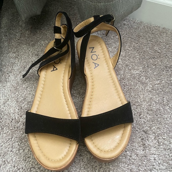 Black and Beige Plataform Snadals - Picture 2 of 2